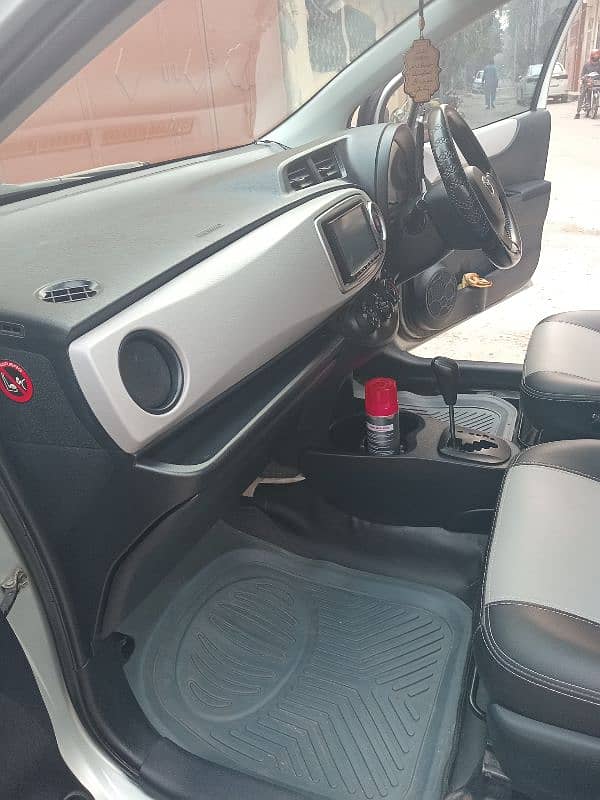 Toyota Vitz 2015 11