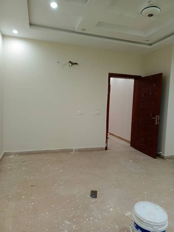 1 KANAL UPPER PORTION AVAILABLE FOR RENT IN VALANCIA HOUSING SOCIETY BLOCK H 1