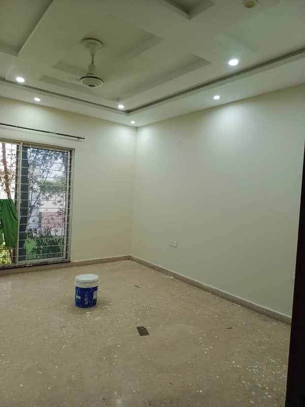 1 KANAL UPPER PORTION AVAILABLE FOR RENT IN VALANCIA HOUSING SOCIETY BLOCK H 15