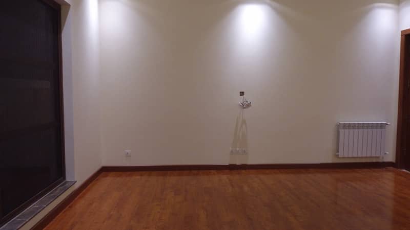 01 Kanal Slightly Used Well Maintained Like Brand New Modren Designe Bungalow For Sale In DHA Phase-6 Near To Park 22