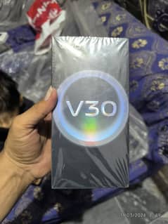 Vivo V30 12/256 5G just box open