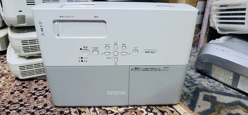 Epson EMP-822 Projector 3