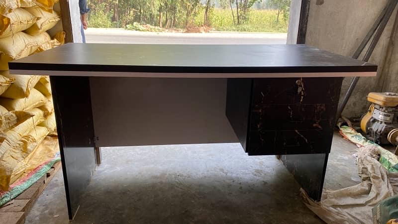 Gently Office Table for Sale - Excellent Condition 4