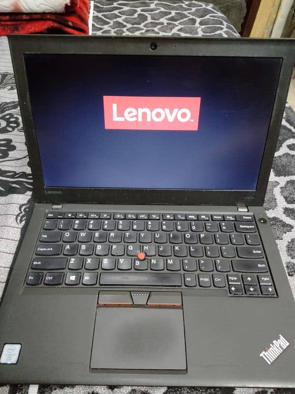 urgent sale Lenovo Thinkpad I 7 6th generation 8gbRam 1