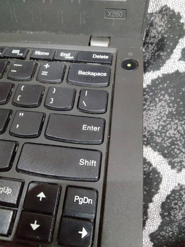 urgent sale Lenovo Thinkpad I 7 6th generation 8gbRam 3