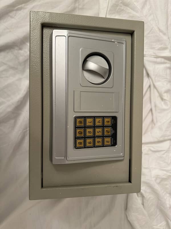 Digital metal safe 0