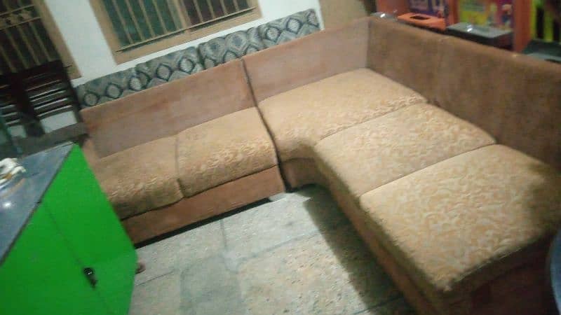 L shape sofa foam condition 8/10 back coshions in ball fibr 10/10 2