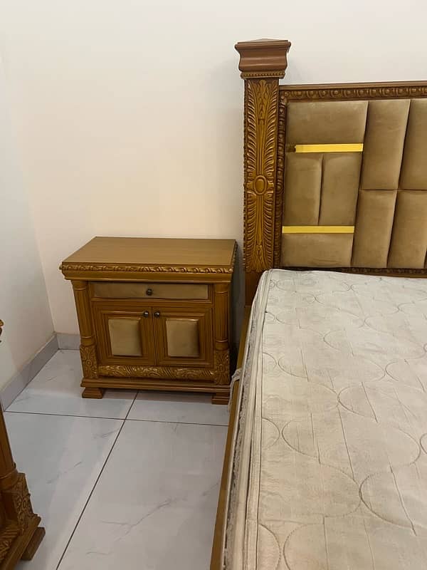 solid shishum wood like brand new bed with mattress 4