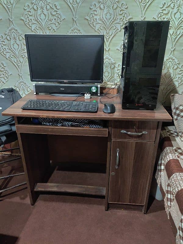 Computer Table 0