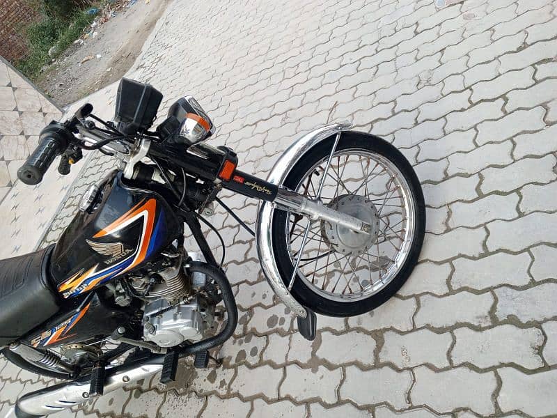 Honda 125 modal 18 number sailkot 8