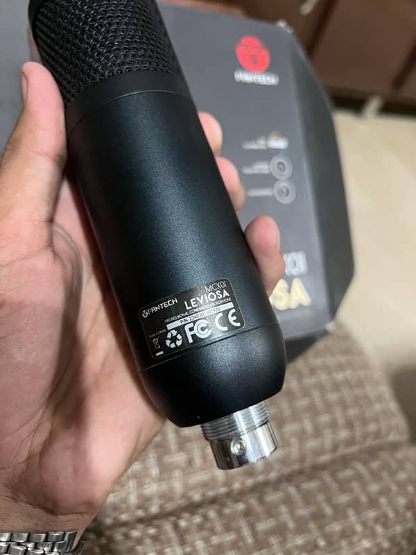 fantech leviosa mcx01 studio MIC with stand 0