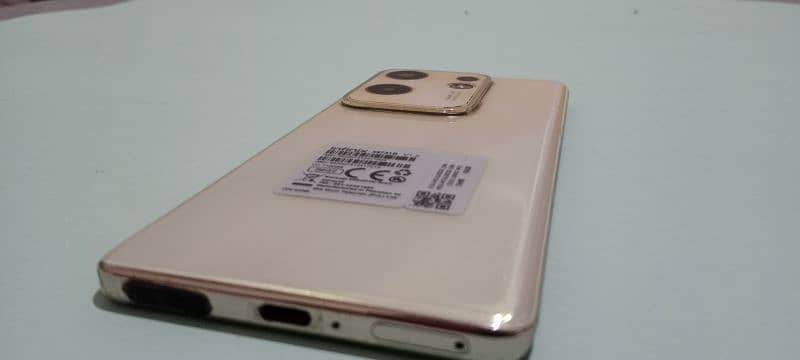 INFINIX ZERO 30 GOLD COMPLETE BOX 6