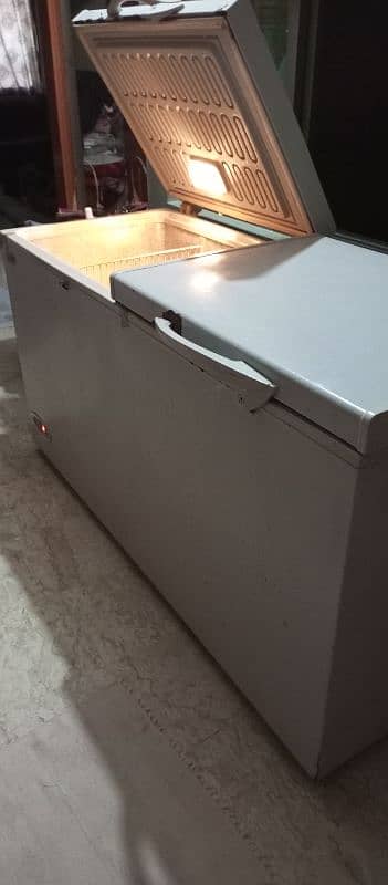 Double door deep freezer 4