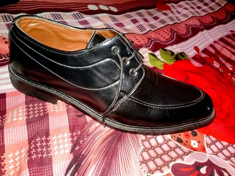 new shiny black shoes for men 0