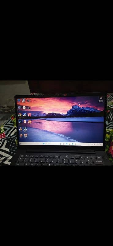 Lenovo V14 G3 5