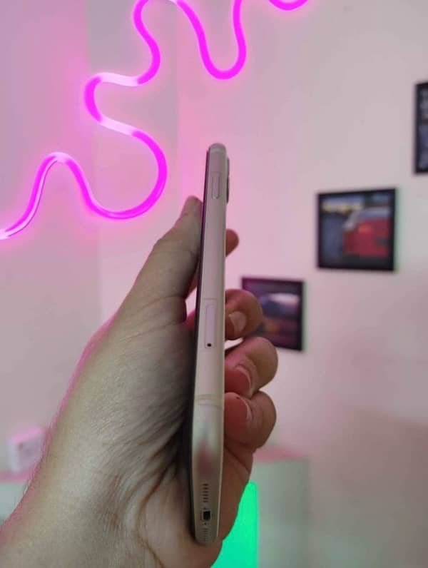 iPhone 11 64gb white colour non pta (jv) 10/10 1