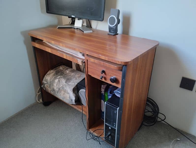 Wooden computer table 2