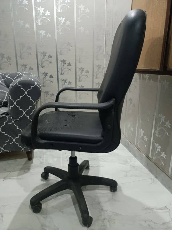 Office chair and computer table , 2 chairs for sale 6