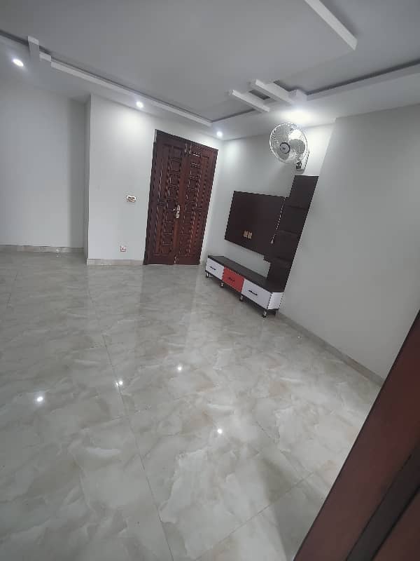 2 bedroom non furnished appartment available for rent for families 0