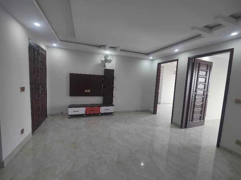 2 bedroom non furnished appartment available for rent for families 5