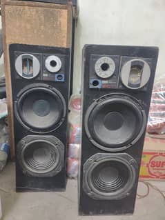 Speakers pair