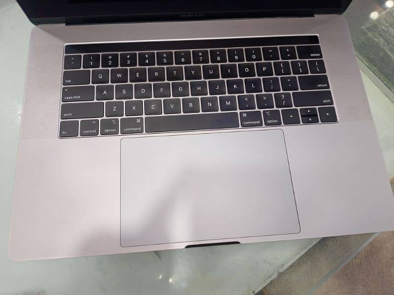 MacBook pro 2019 i7 . . . i9 16" 0