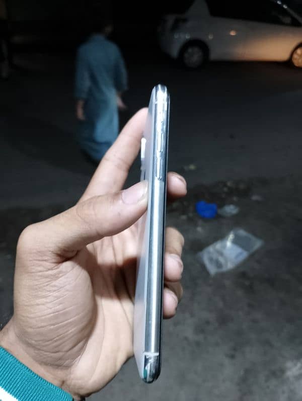 iphone x  256gb is number pr 03262857579 rabta krye 4