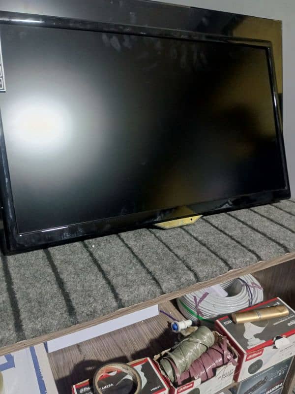 32 inch smart Led tv 19000 (03249422410) 0