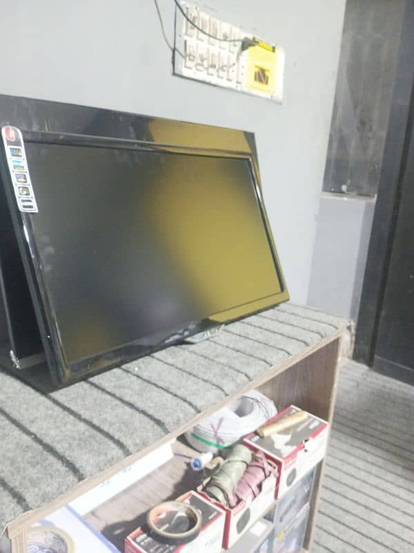 32 inch smart Led tv 19000 (03249422410) 2