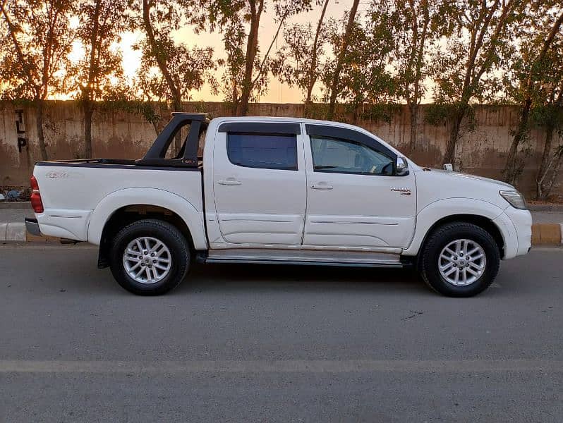 Toyota Hilux 2014 1