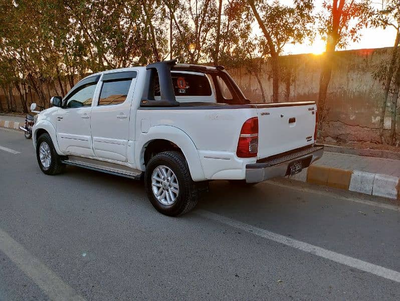 Toyota Hilux 2014 3