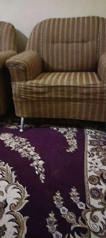 Sofa in Good condition 2