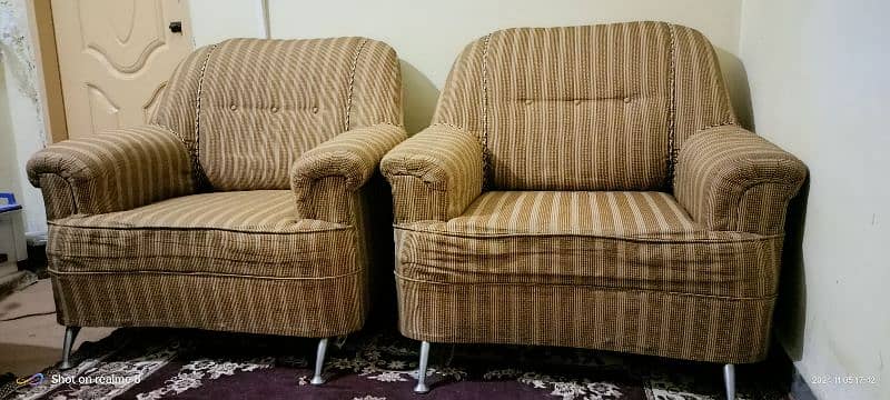 Sofa in Good condition 3