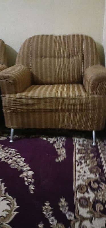 Sofa in Good condition 4