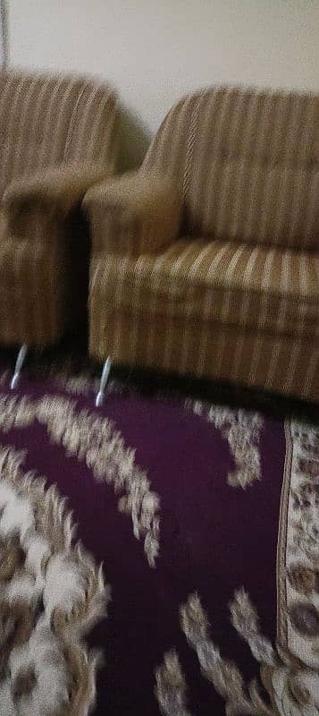 Sofa in Good condition 5