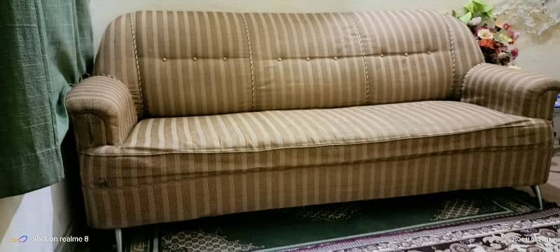 Sofa in Good condition 6