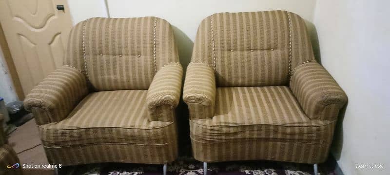 Sofa in Good condition 7