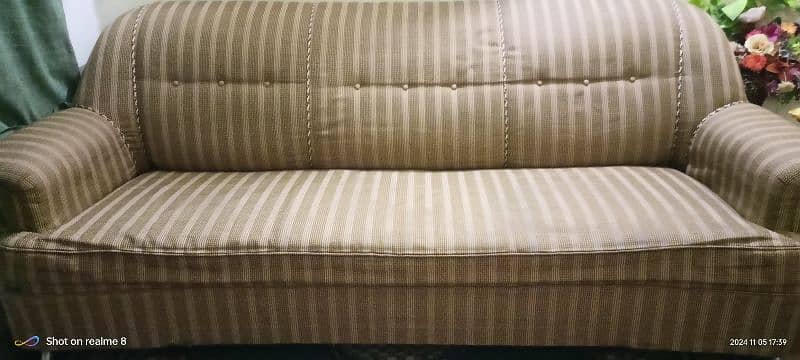 Sofa in Good condition 8