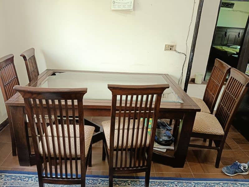 Dinning table with 6 Chairs 1