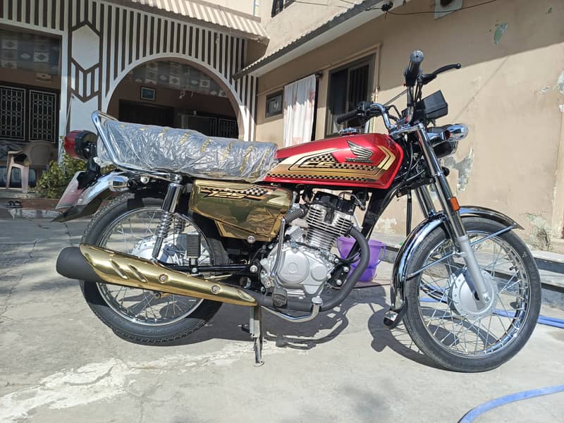 HONDA CG 125 SPECIAL EDITION GOLD RED 2025 1