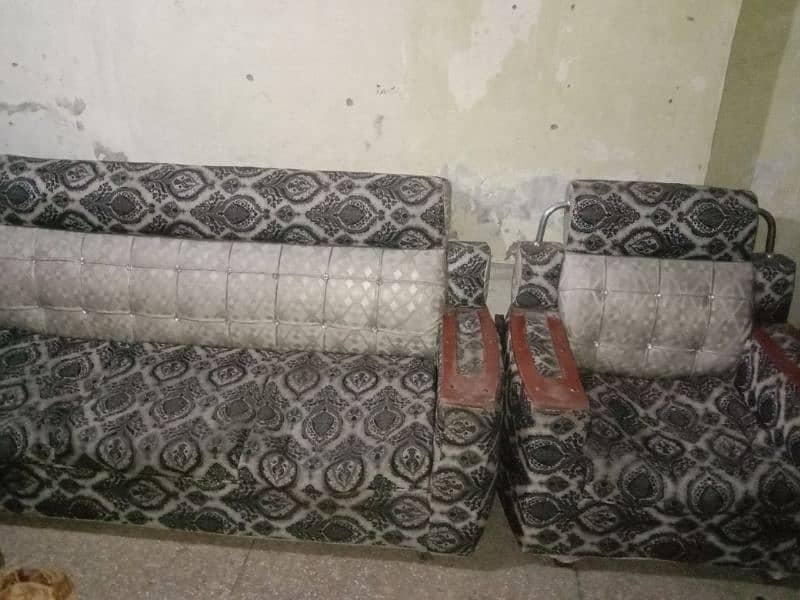 USED SOFA SET 4