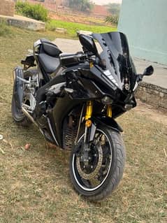 Yamaha R1 M Replica 400cc |  1028 Km Use. .