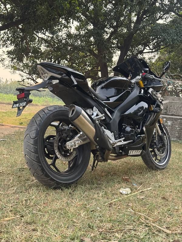 Yamaha R1 M Replica 400cc |  1028 Km Use. . 1