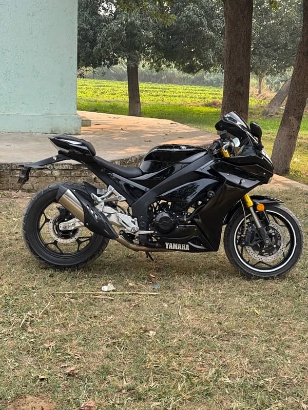 Yamaha R1 M Replica 400cc |  1028 Km Use. . 2