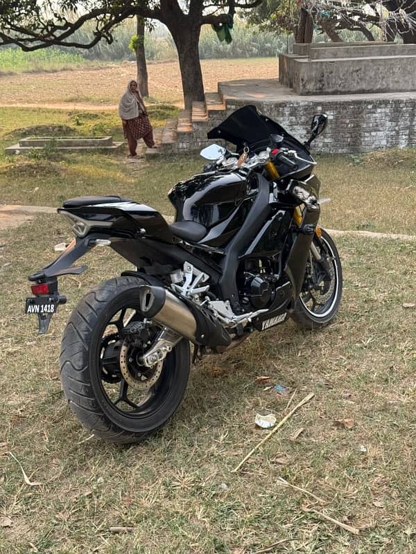 Yamaha R1 M Replica 400cc |  1028 Km Use. . 15