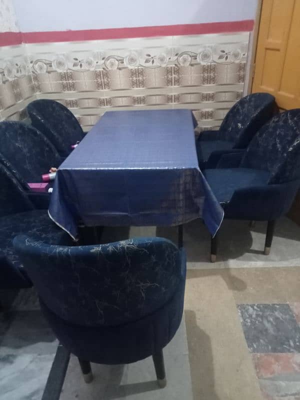 dinning table with chairs actual price 90,000 4