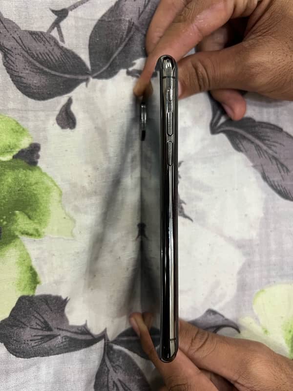 iPhone X 64 gb PTA Aproved 1