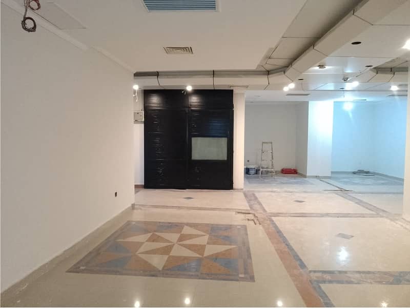 Area 1300 square Feet Brand New Corporation Office Available For Rent in Gulberg 3 Lahore 4