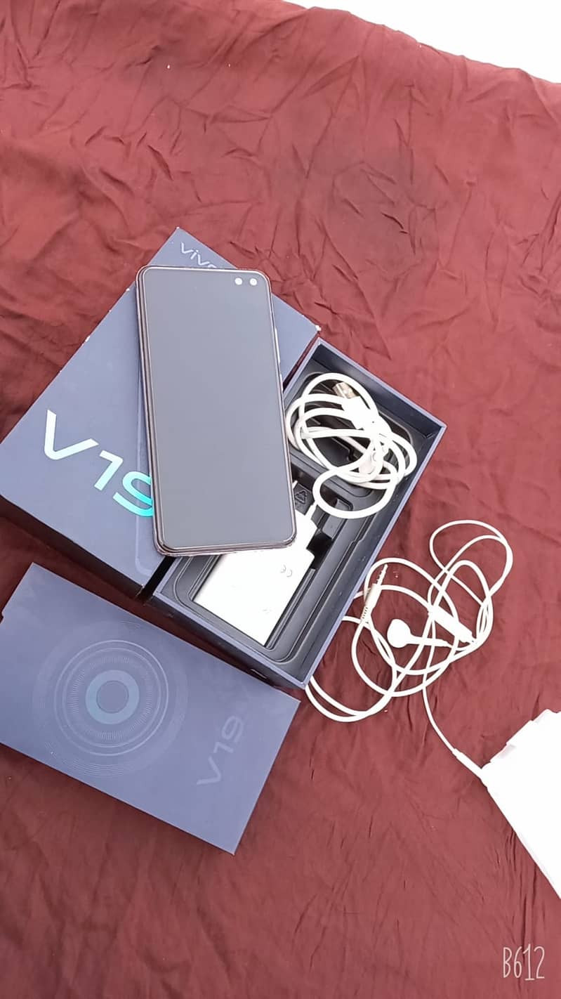 vivo v19 8GB RAM 128 GB memory 0306/5914/436 1