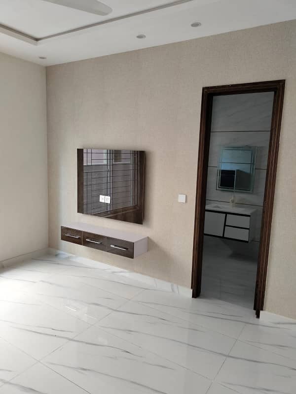 BRAND NEW 10 MARLA LUXURY HOUSE FOR RENT IN BAHRIA TOWN LAHORE 10